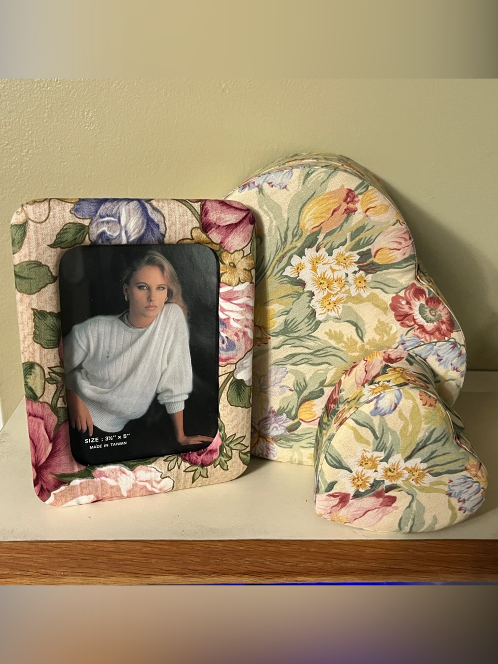 Vtg set of 2 heart shaped floral boudoir-nesting box w/frame granny core